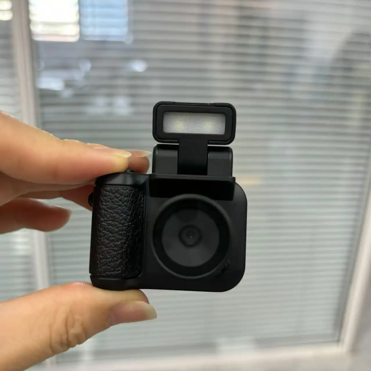 Y4000 student camera | Beginner DSLR camera | Compact student camera | Entry-level photography camera | Lightweight digital camera | Portable student camera | High-resolution student camera | Easy-to-use camera for students | Budget-friendly DSLR | Student camera with zoom lens